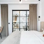Charming - Netflix + Balcony *