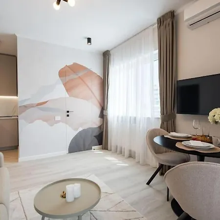 Charming - Netflix + Balcony *