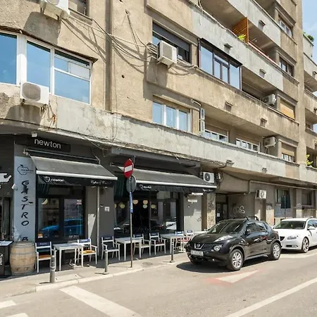 Charming - Netflix + Balcony *