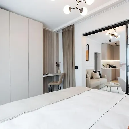 Charming - Netflix + Balcony * Bukareszt