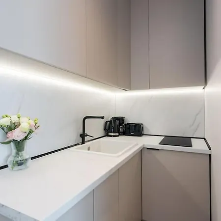 Charming - Netflix + Balcony *