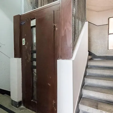 Charming - Netflix + Balcony Apartment