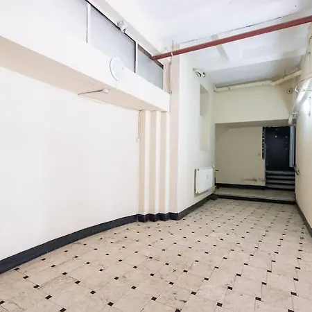 Charming - Netflix + Balcony Бухарест