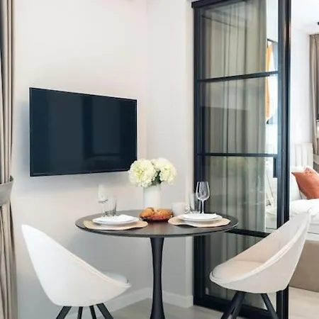 Charming - Netflix + Balcony Bukareszt