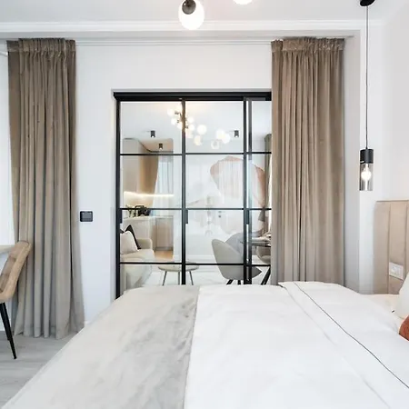 Charming - Netflix + Balcony *