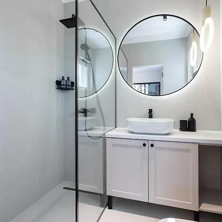 Charming - Netflix + Balcony Bukareszt