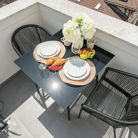 Charming - Netflix + Balcony Bucharest