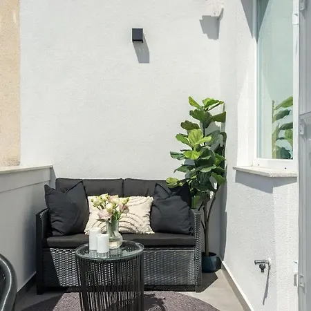 Charming - Netflix + Balcony Apartament Bukareszt