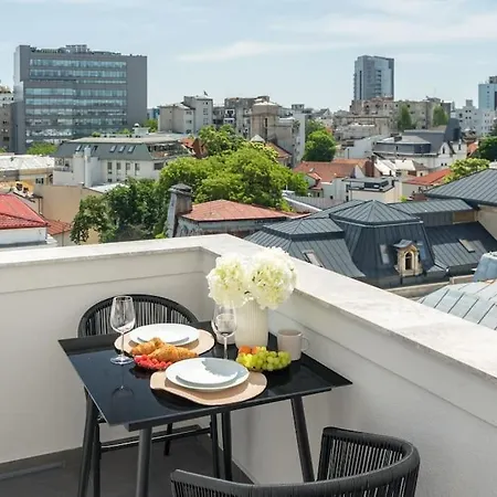 Charming - Netflix + Balcony بوخارست