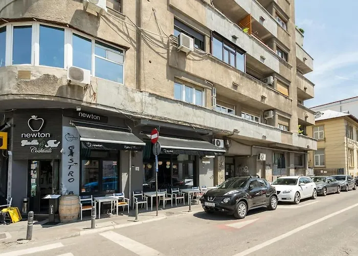 Charming - Netflix + Balcony *