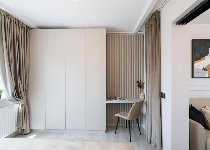 Charming - Netflix + Balcony *