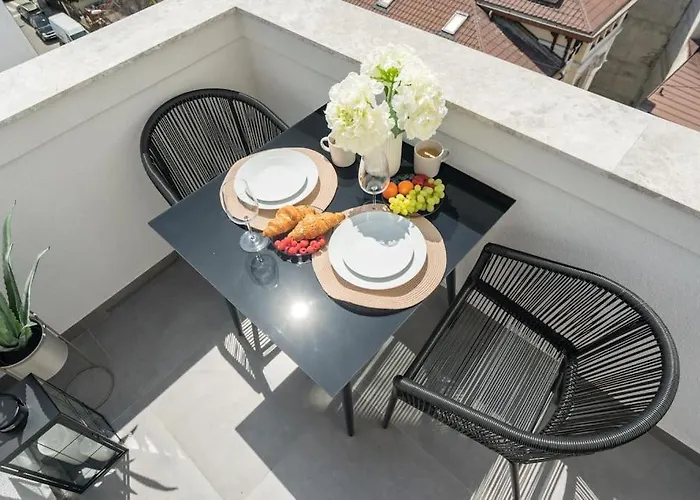 Charming - Netflix + Balcony Bucharest