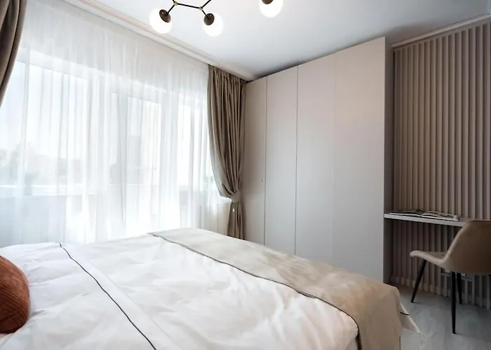 Charming - Netflix + Balcony *