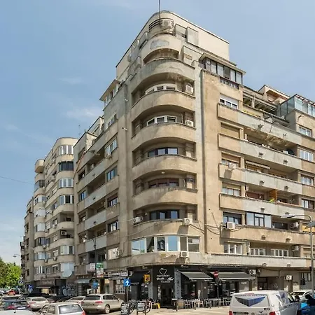 Charming - Netflix + Balcony *