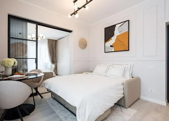 Charming - Netflix + Balcony 부쿠레슈티