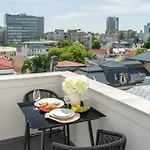 Charming - Netflix + Balcony 부쿠레슈티