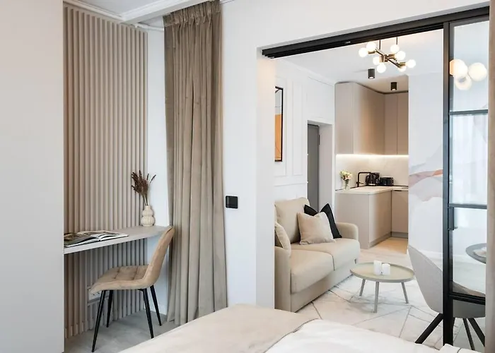 Charming - Netflix + Balcony Apartament *