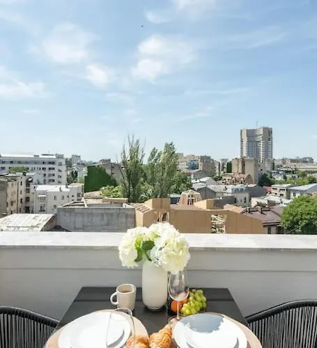 Charming - Netflix + Balcony Apartament *