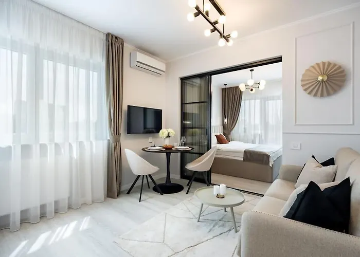 Charming - Netflix + Balcony Apartament