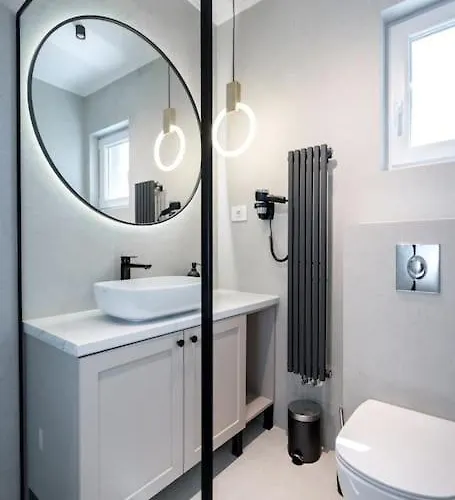 Charming - Netflix + Balcony Apartament *